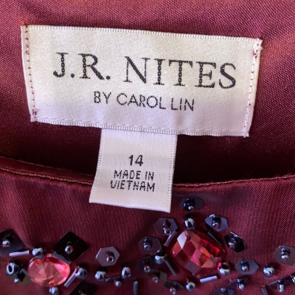 Beaded burgundy chiffon type blouse - Picture 2 of 10